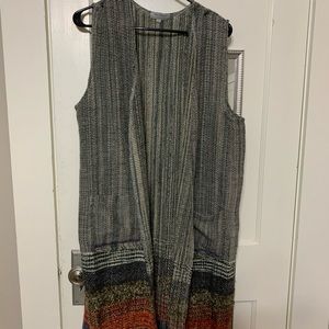 Long sleeveless cardigan with POCKETS